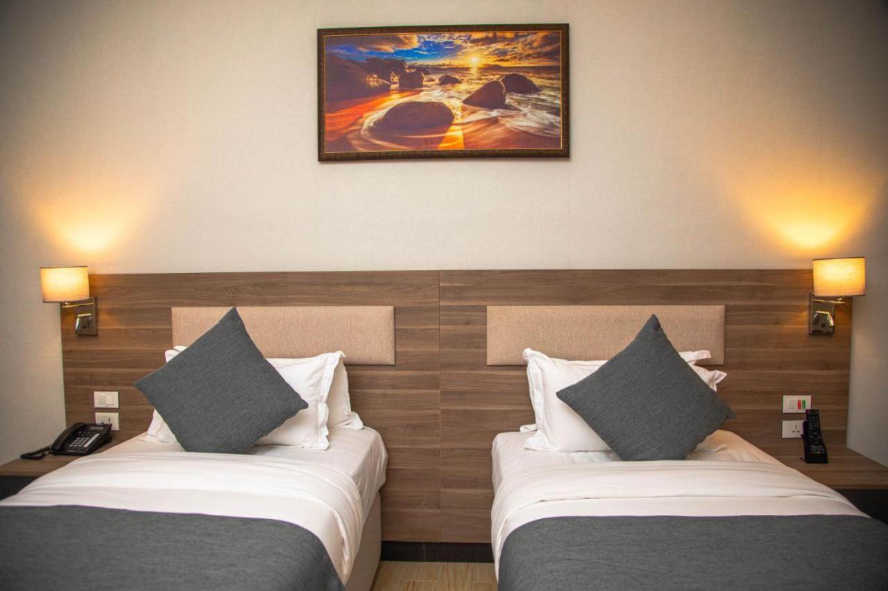 Triple E Hotel And Spa Addis Abeba Eksteriør bilde